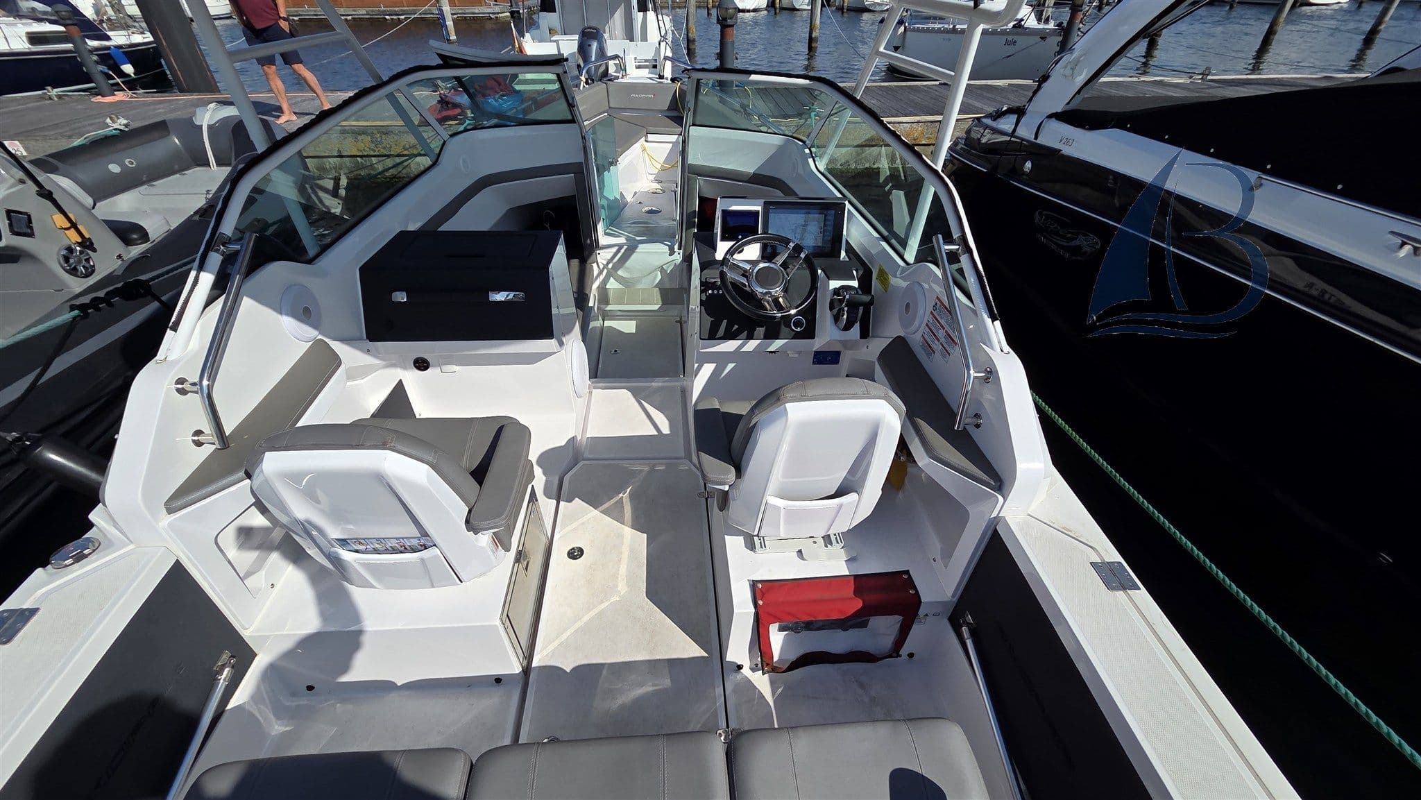 Axopar 24 T-Top 150h- Trailer – Bild 8