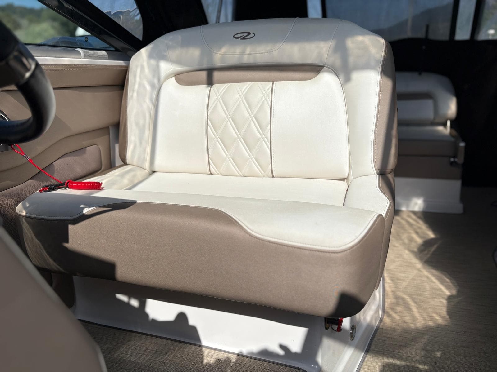Regal 28 Express – Bild 5
