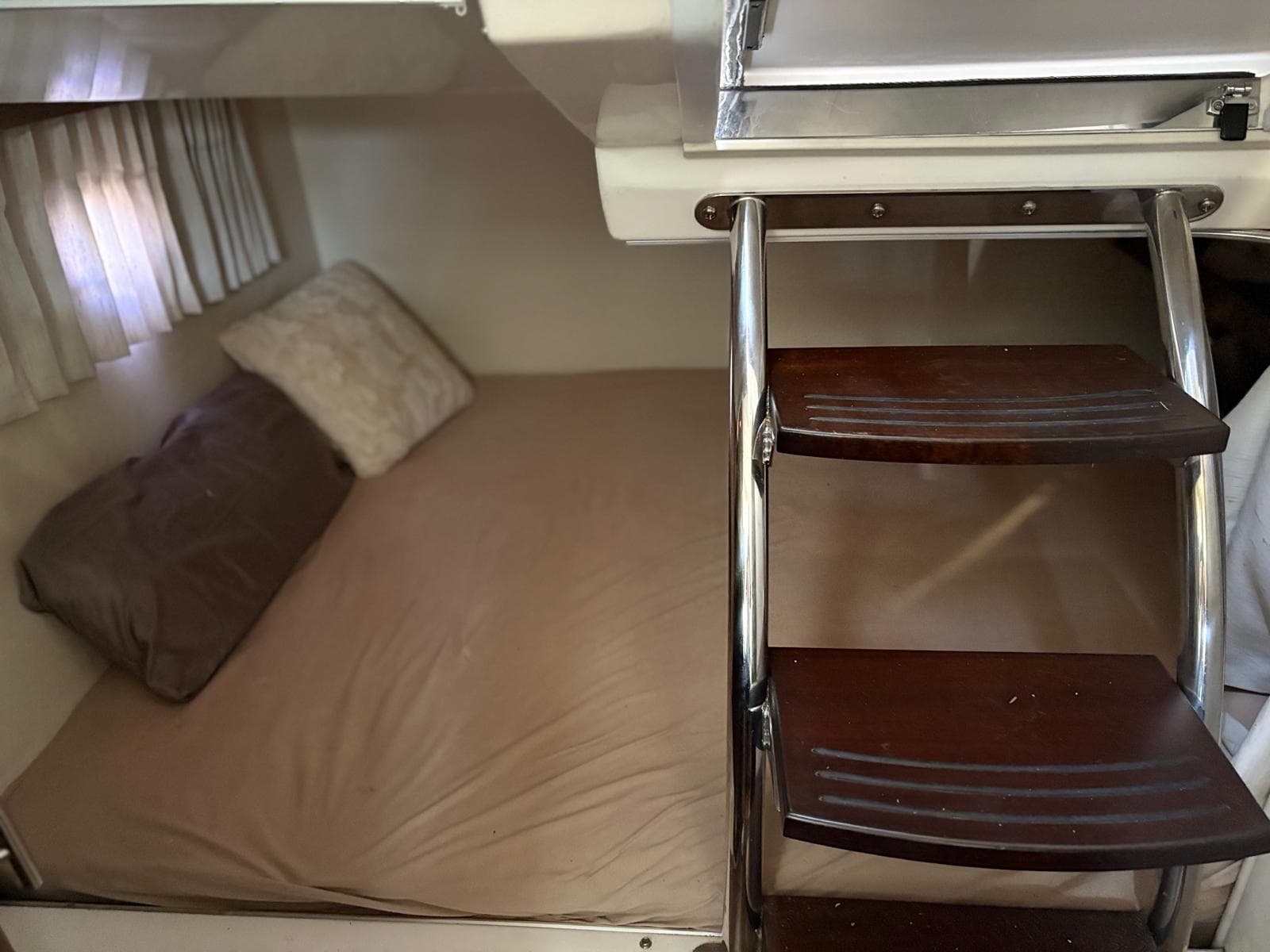 Regal 28 Express – Bild 11