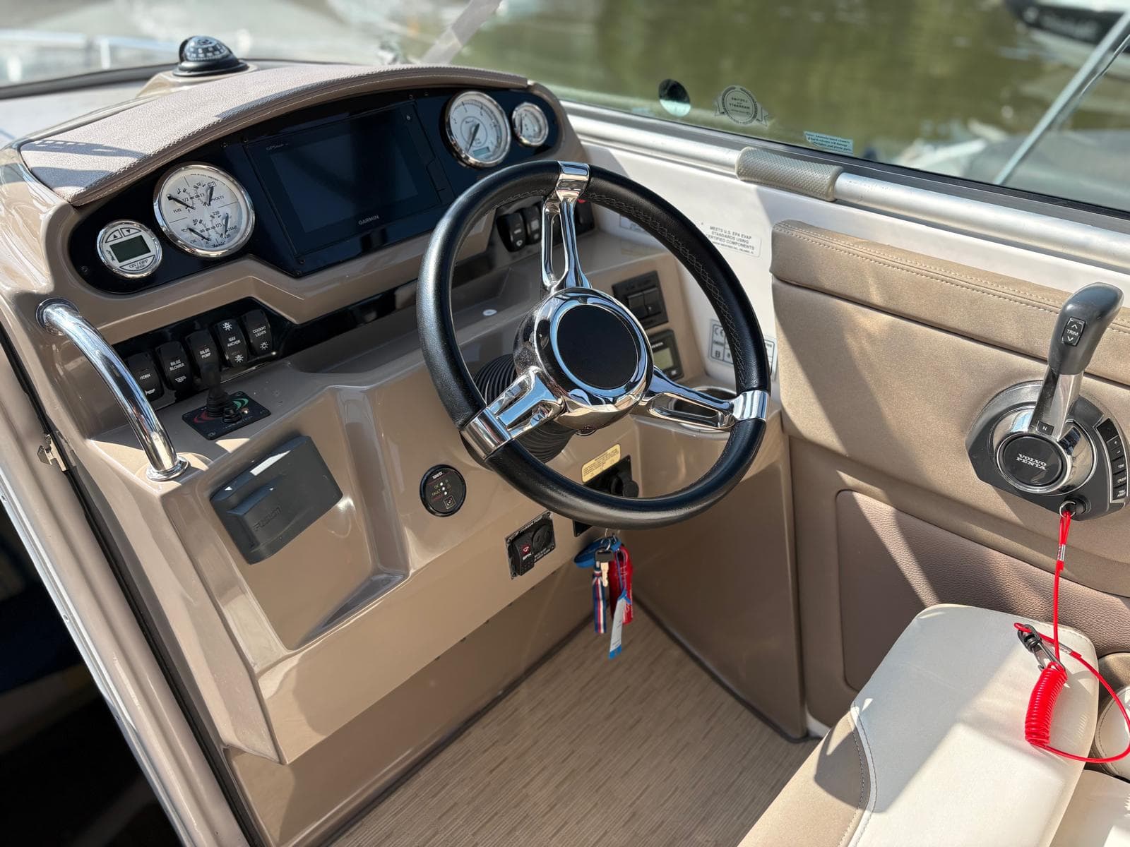 Regal 28 Express – Bild 7