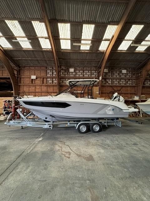 Beneteau Flyer 8 Sundeck V2 – Bild 4