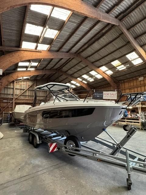 Beneteau Flyer 8 Sundeck V2 – Bild 2
