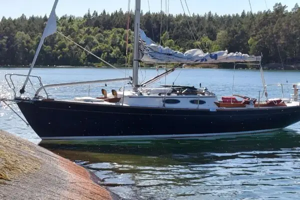 Alerion Express 28