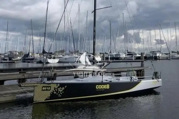 Code 8 | Vollcarbon-Yacht, Regattaklar