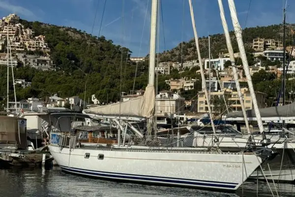 Custom Wind 46