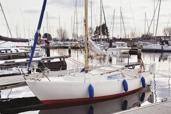 HALLBERG-RASSY Misil 24