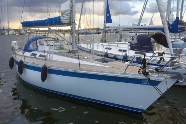 Sweden Yachts 370