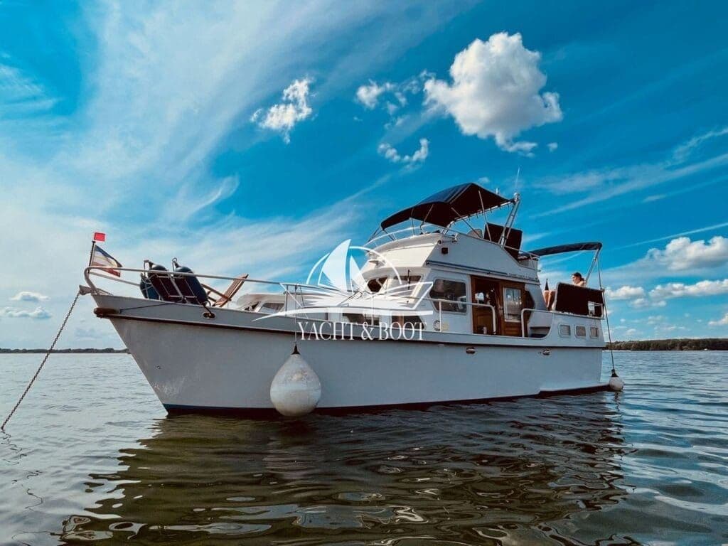 Gruno 1100 | Verdränger, Flybridge, 2 Steuerstände